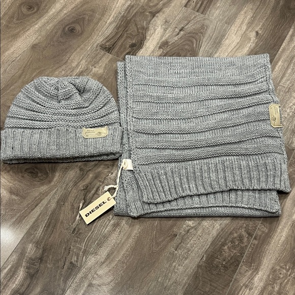 🔥🔥Diesel Light Gray Knit Beanie and Scarf Set